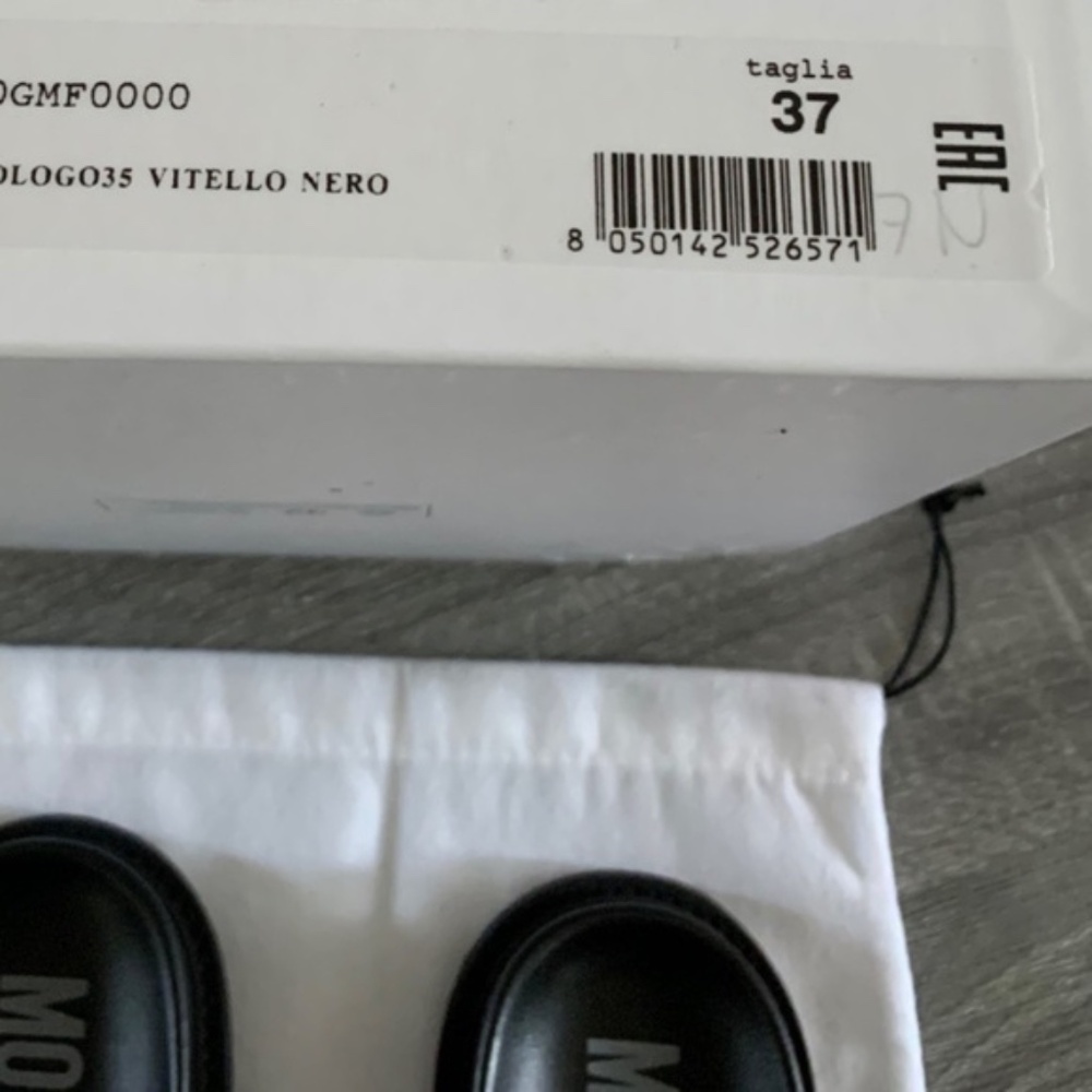 MOSCHINO Inflatable Heart Slides - Picture 7 of 8